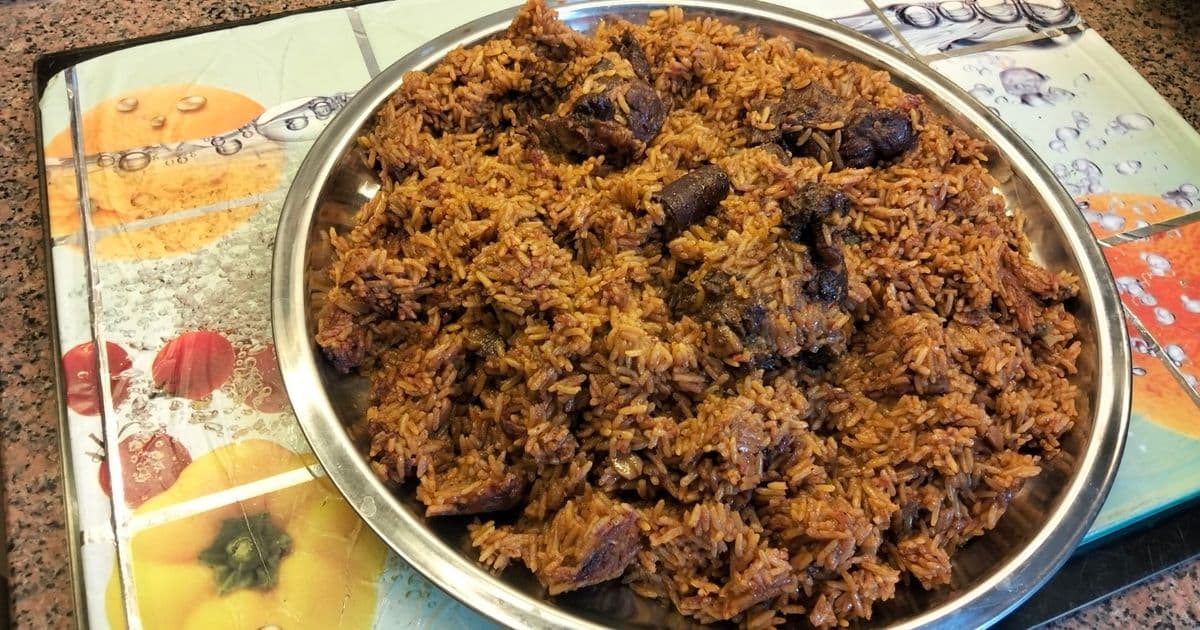 كبسة اللحم السعودية بنكهة اللومي والبهارات