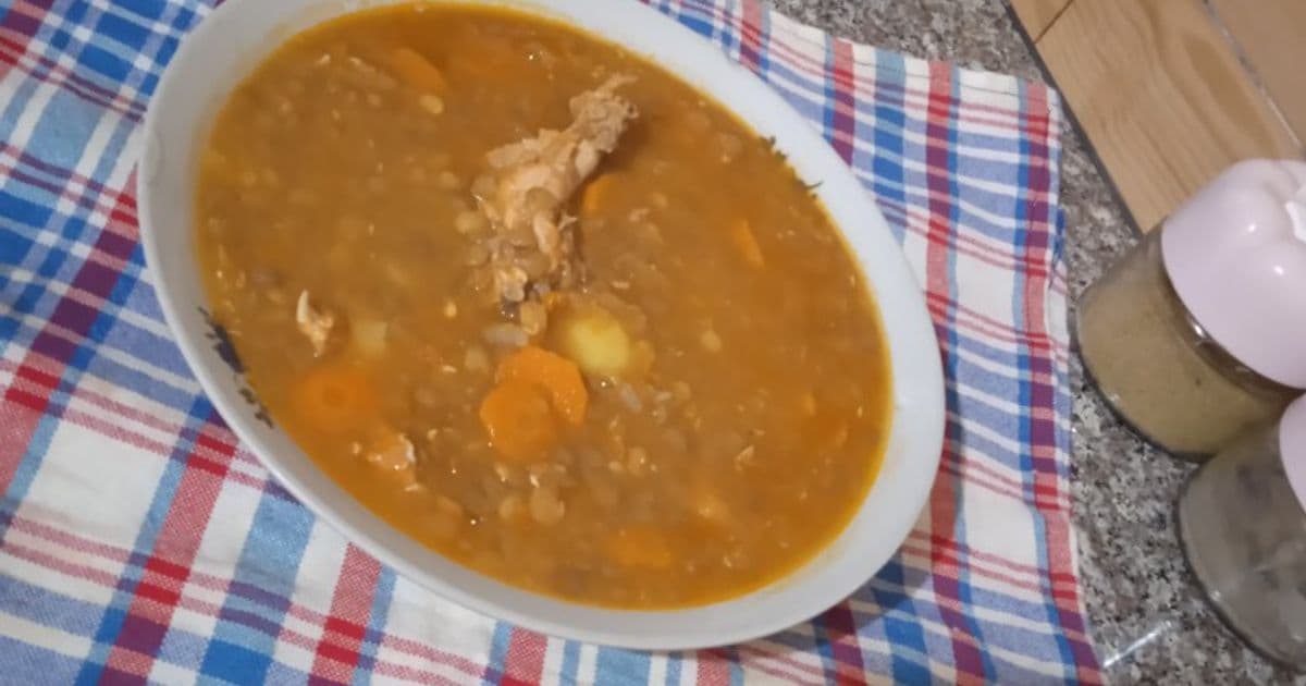 شوربة العدس بالدجاج والخضار
