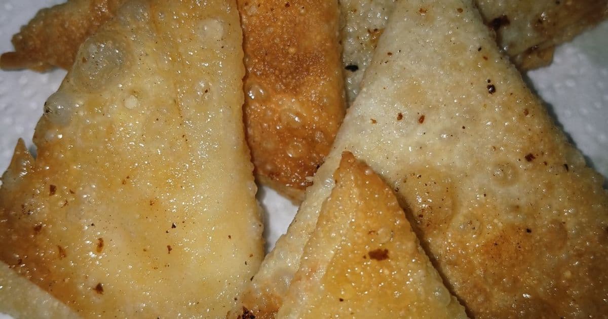 سمبوسة مقلية بالجبنة والمقدونس