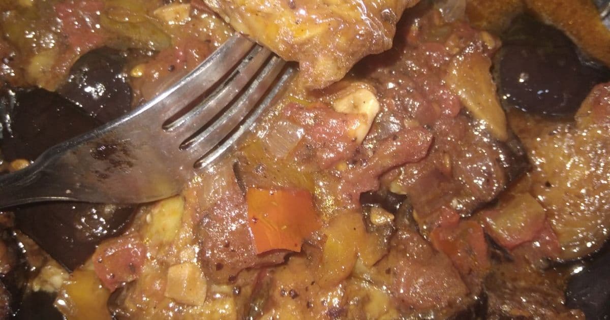 مسقعة بالبدنجان والفلفل الحار