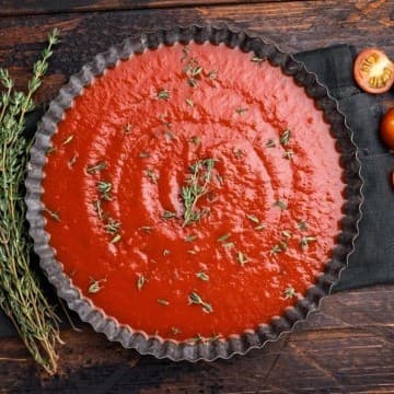 صلصة البيتزا بالأعشاب الإيطالية الغنية
