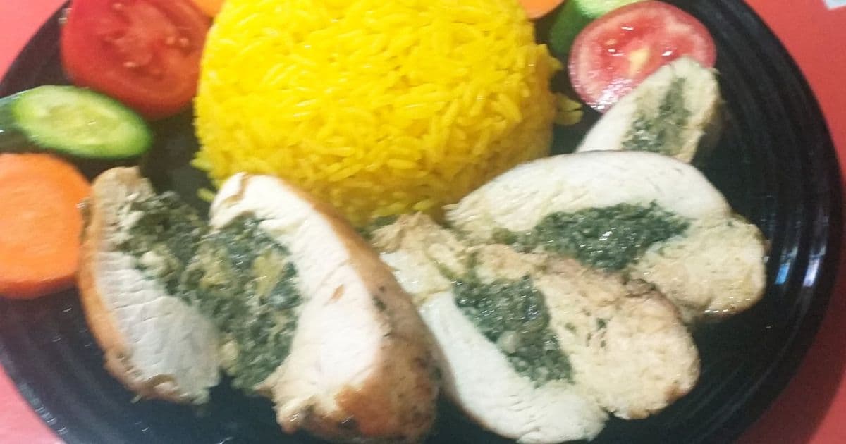 صدور دجاج محشوة بالسبانخ والجبنة الفيتا