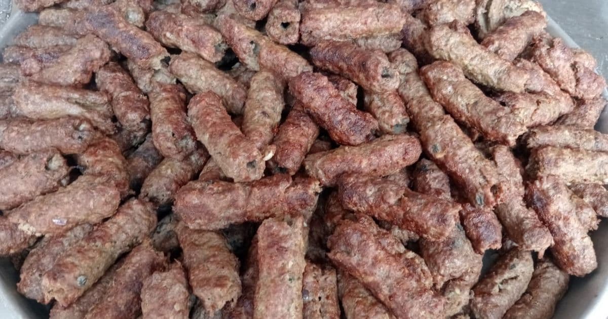 كفتة مشوية على الفحم بنكهة البهارات الشرقية