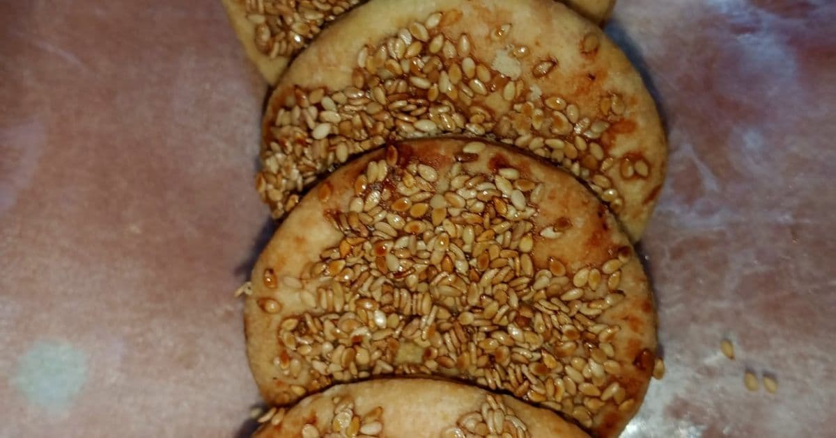 برازق السمسم بالعسل الأسود