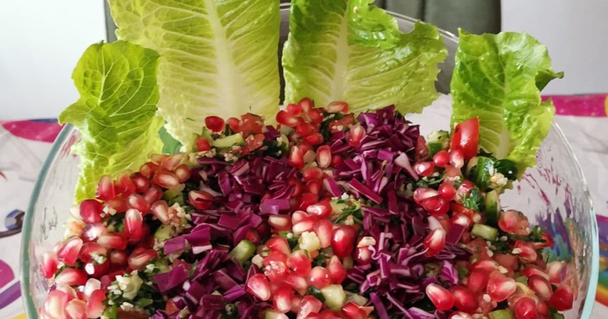 تبولة منعشة بالأعشاب والخضروات