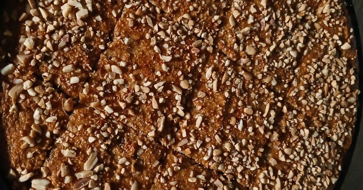 بسبوسة التمر بجوز الهند والسمسم