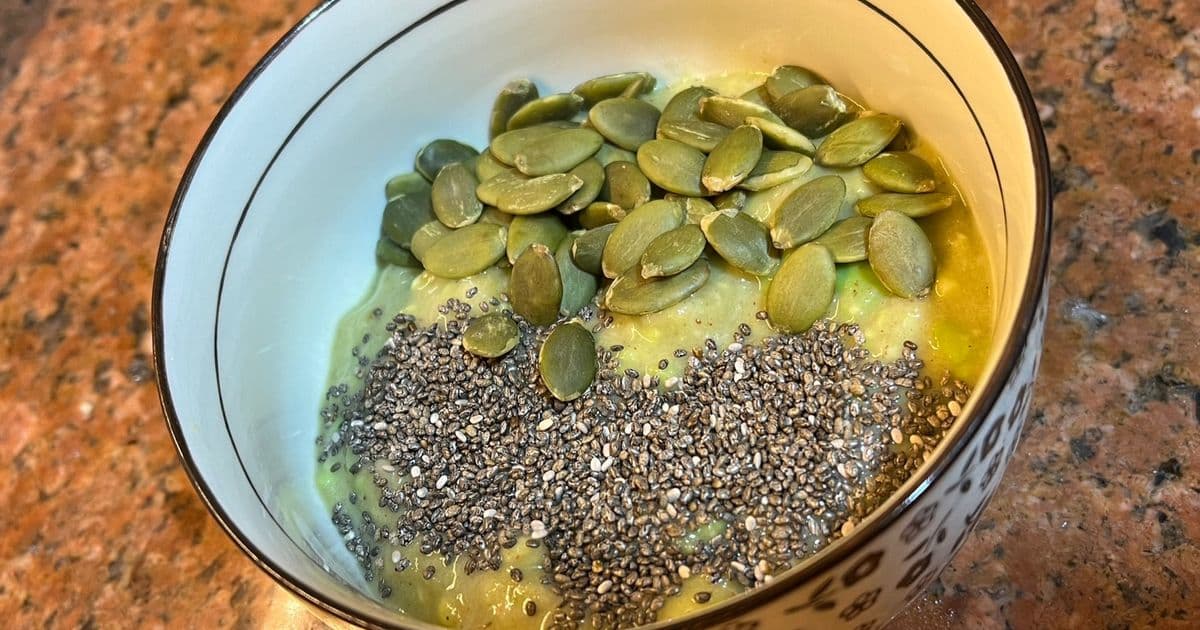 بودينج الأفوكادو والموز بالقرفة وبذور الشيا