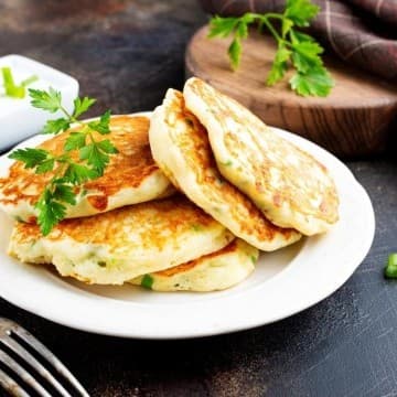 بان كيك مالح بالبارميزان والأعشاب الطازجة