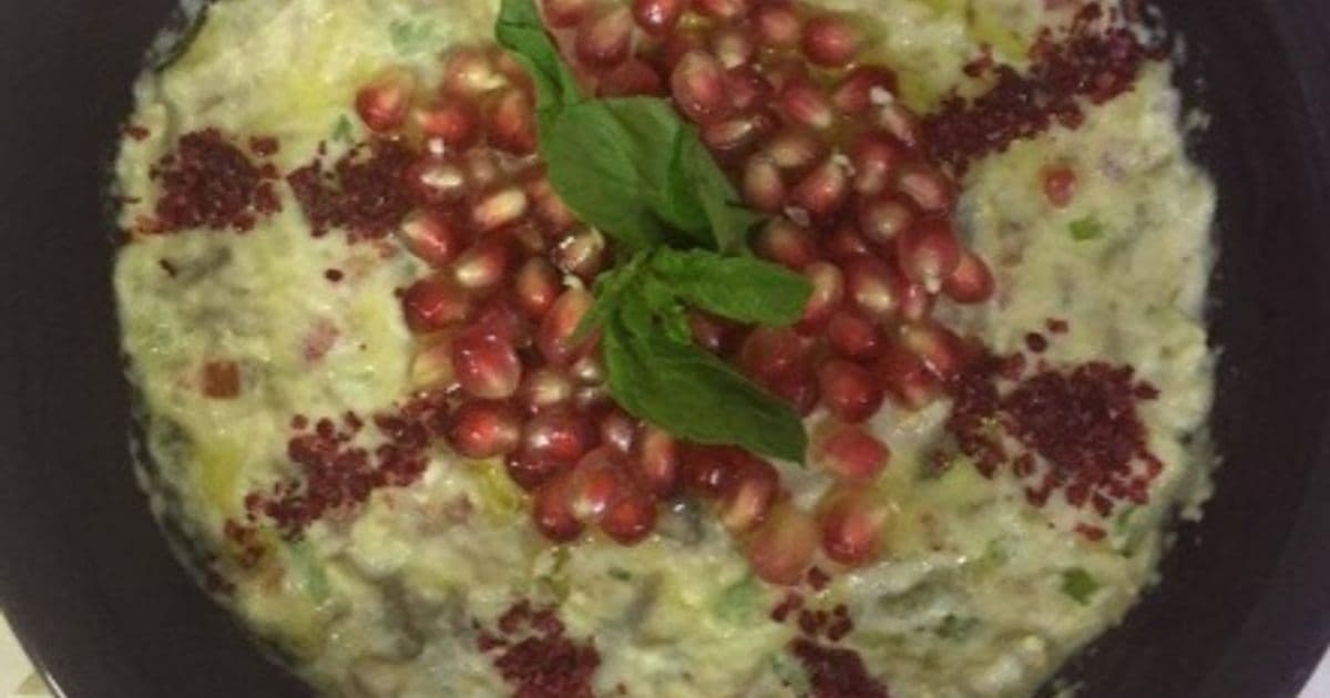 متبل باذنجان مشوي بالطحينة والزبادي