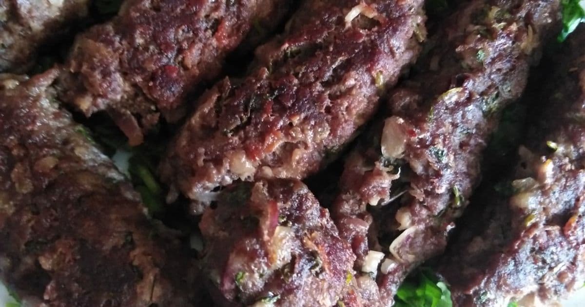 كفتة مشوية بنكهة البقدونس والبصل