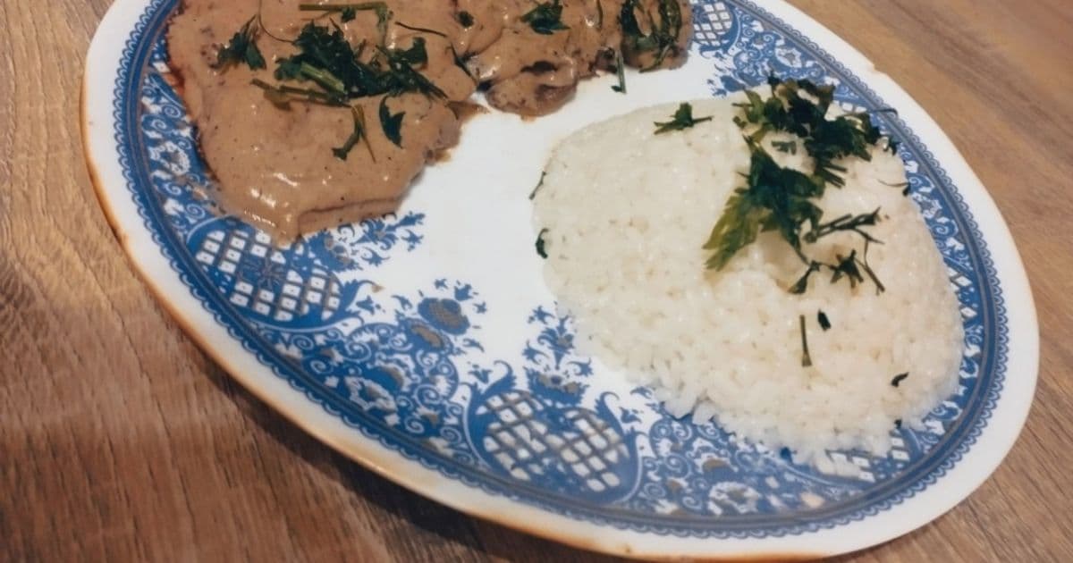 صدور دجاج بصوص المشروم الكريمي