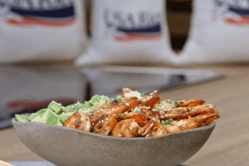 سلطة الروبيان بالأرز والأفوكادو