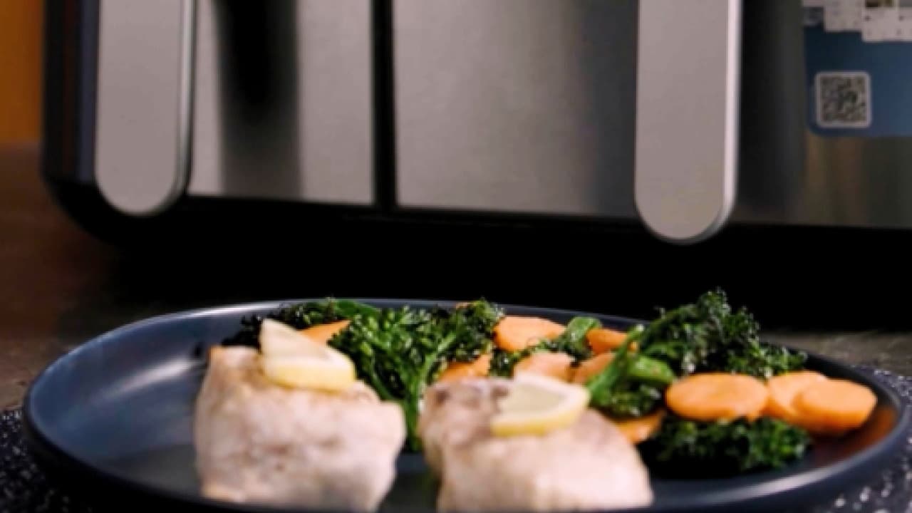 فيليه السمك بالليمون مع الخضار المقرمشة