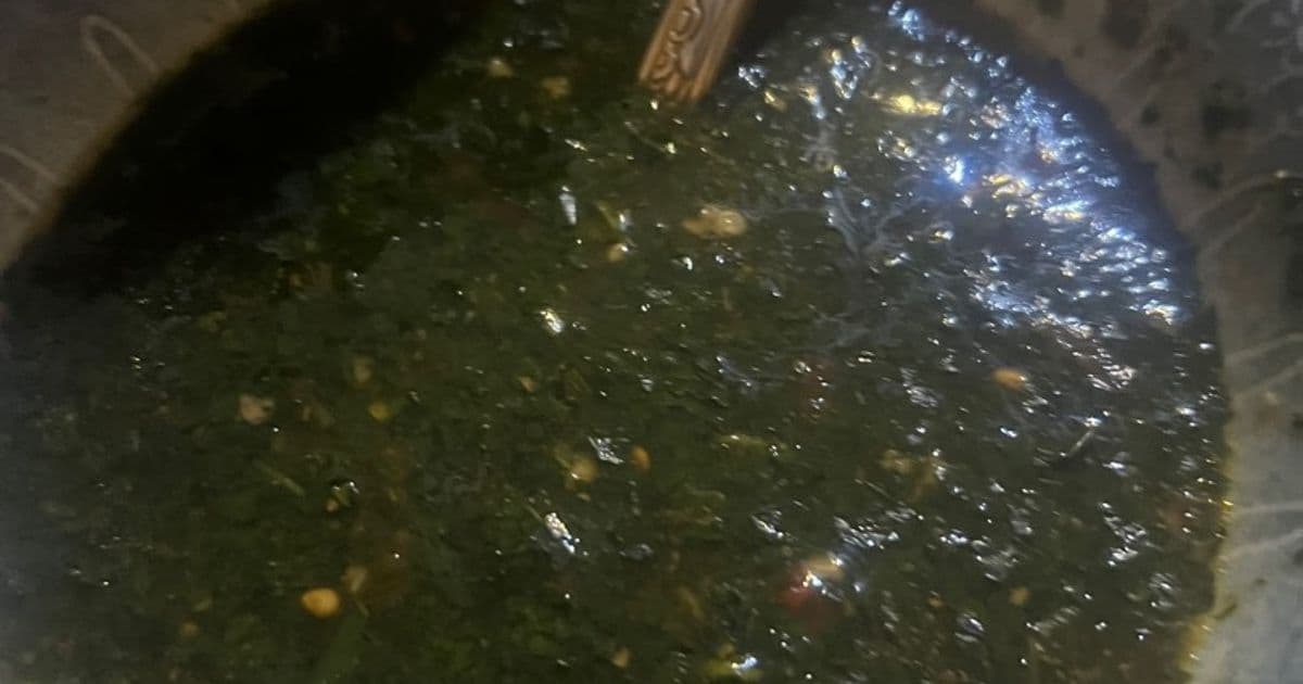 ملوخية مصرية بالتقلية الذهبية