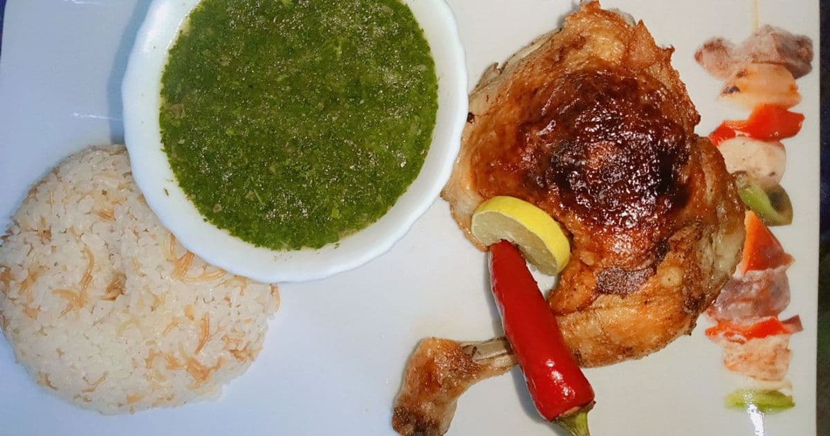 فراخ محمرة مع ملوخية وأرز بالشعيرية