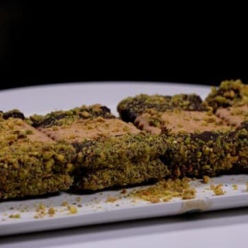 ساندوتش الكنافة بالشوكولاتة والفستق الحلبي