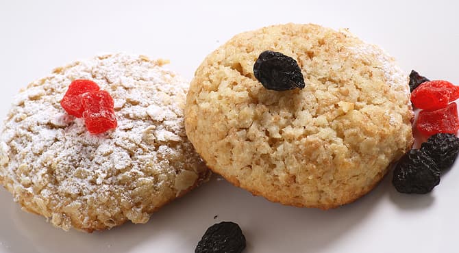 غريبة السميد وجوز الهند بنكهة الليمون