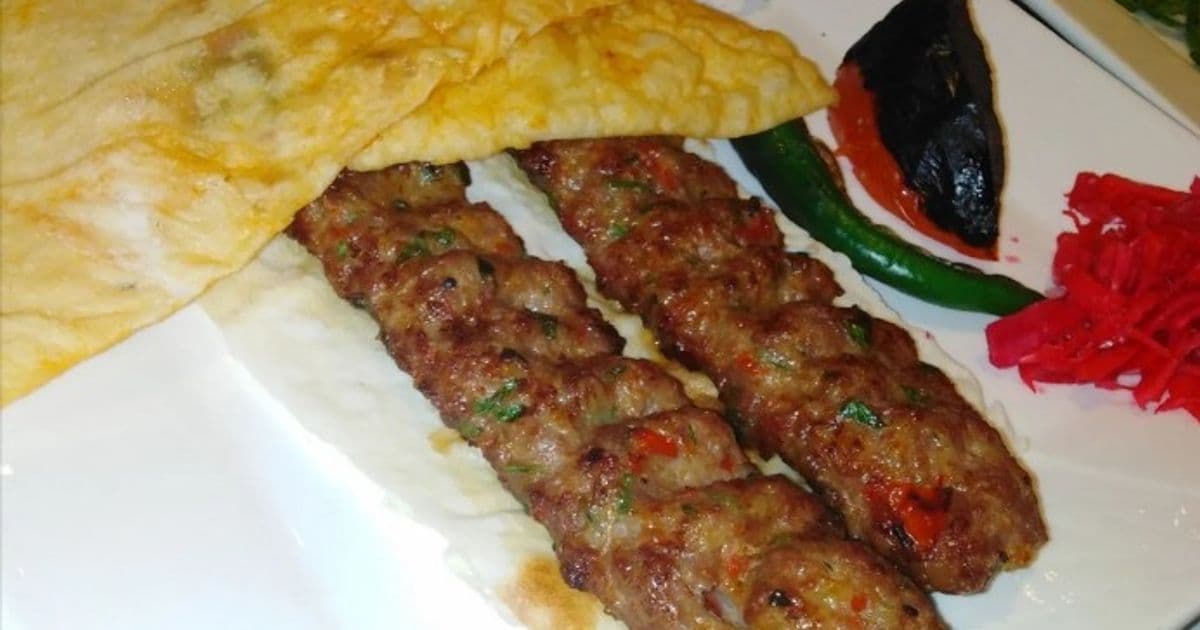 كفتة دجاج بالأعشاب والفلفل المشوي