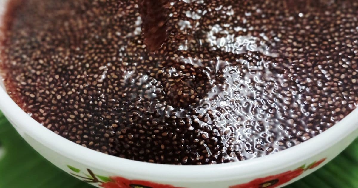 مربى بذور الشيا بعصير العنب الأحمر