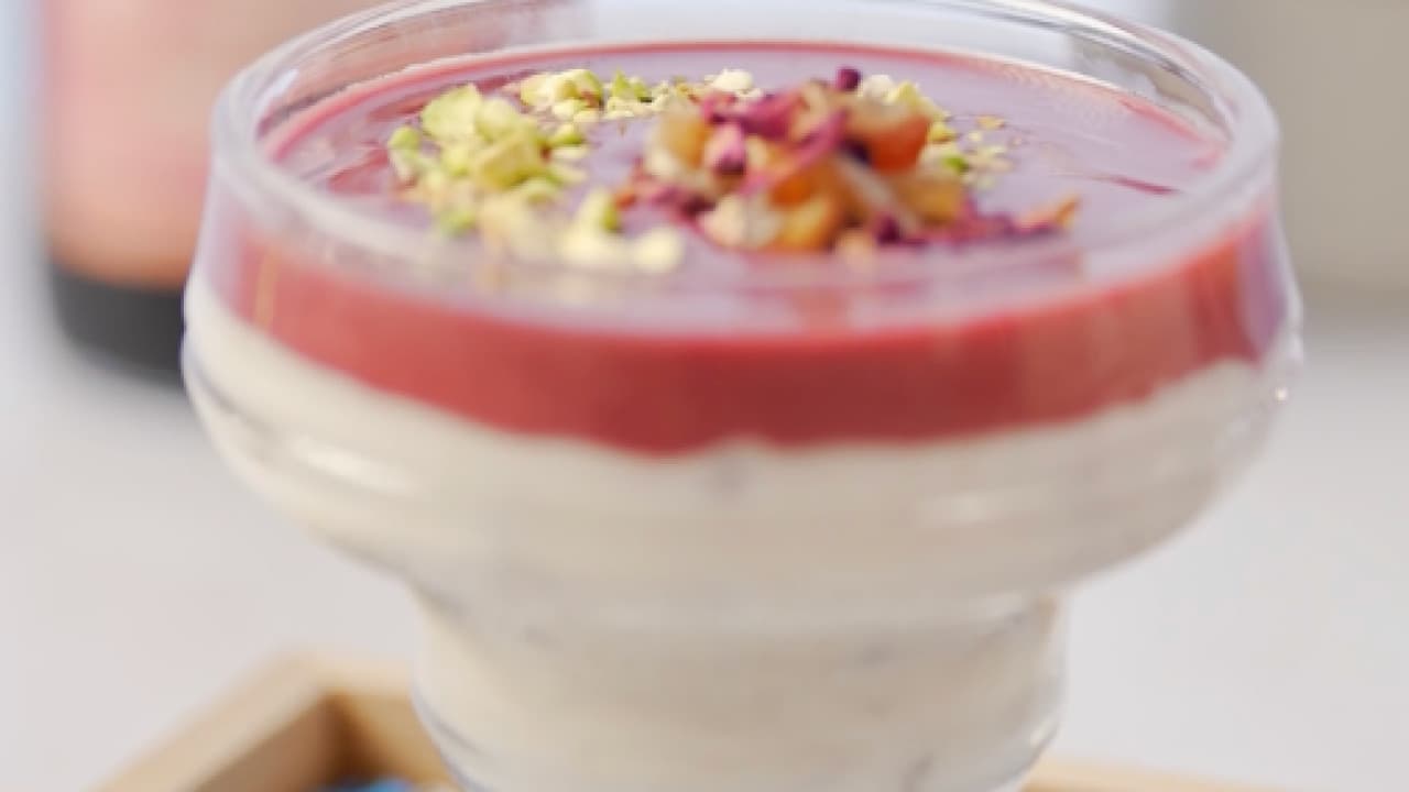مهلبية الحليب بالتمر وفيمتو الورد