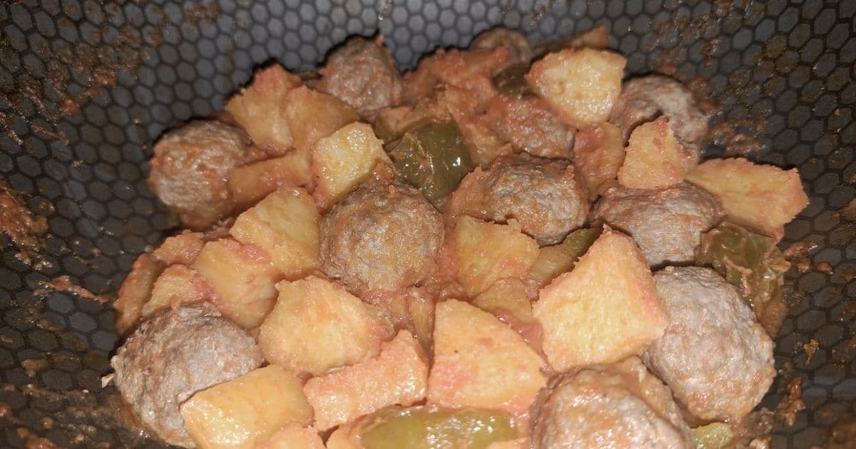 صينية البطاطس بالكفتة والفلفل الأخضر