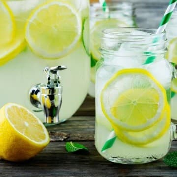 ليموناضة طبيعية منعشة للصيف