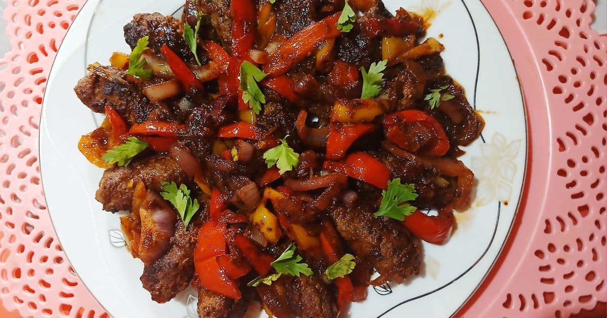 كفتة بالخلطة مع صلصة الفلفل والبصل