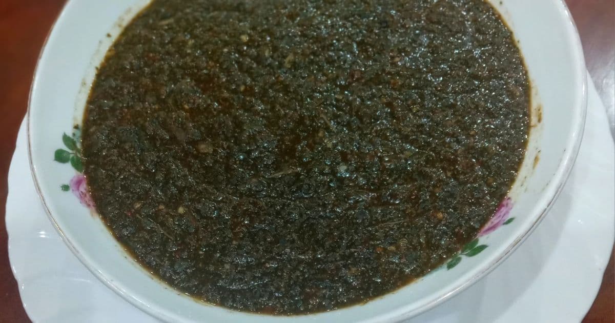 ملوخية بالصلصة على الطريقة التقليدية