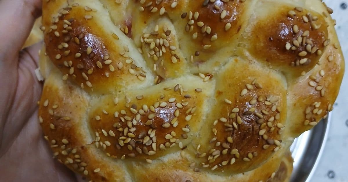 سميط مضفر محشي بالجبن والسوسيس