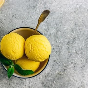 آيس كريم حامض منعش بنكهة الليمون