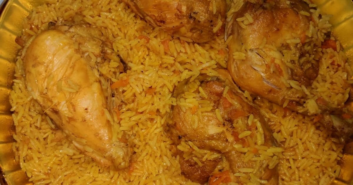 كبسة الدجاج بنكهة اللومي والقرفة