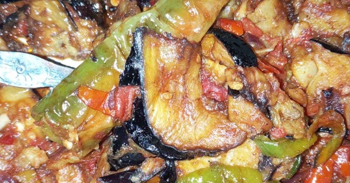 مسقعة بالفلفل الحار والطماطم