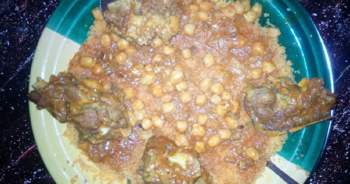 كسكسي تونسي بالزبيب والحمص