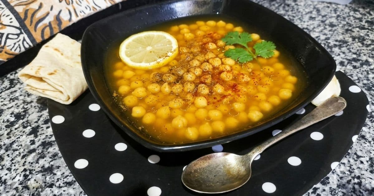 حمص بالكركم والليمون