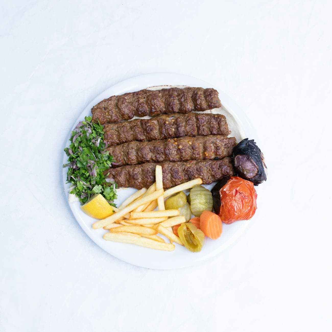 كفتة مخبوزه على طريقة كباب مع الخضار