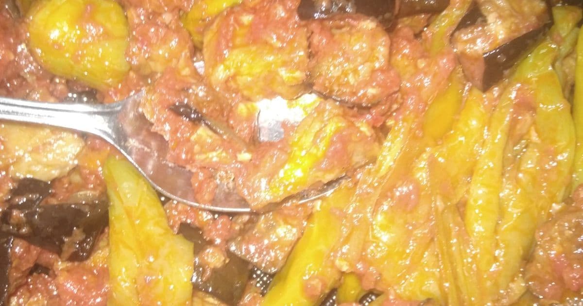 مسقعة بالتوم والفلفل الحار