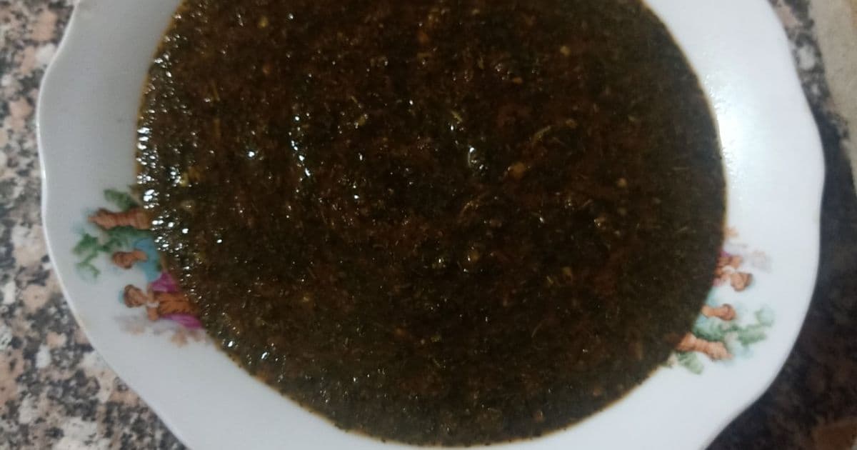 ملوخية ناشفة بصلصة الطماطم على الطريقة الصعيدية